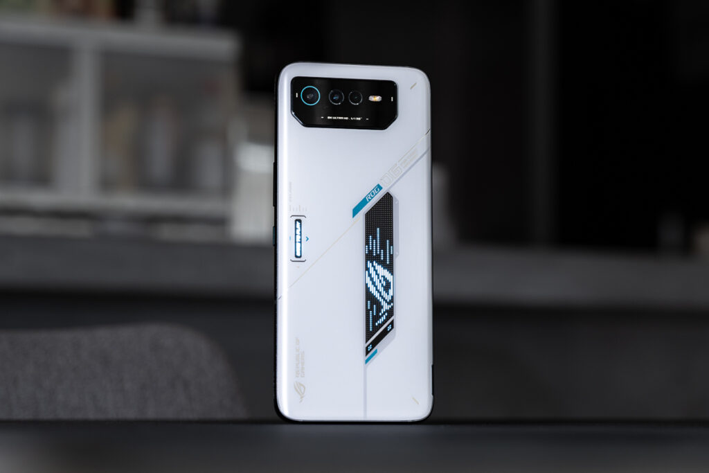 ASUSのゲーミングスマホ「ROG Phone 6」実機レビューとスペック。実は