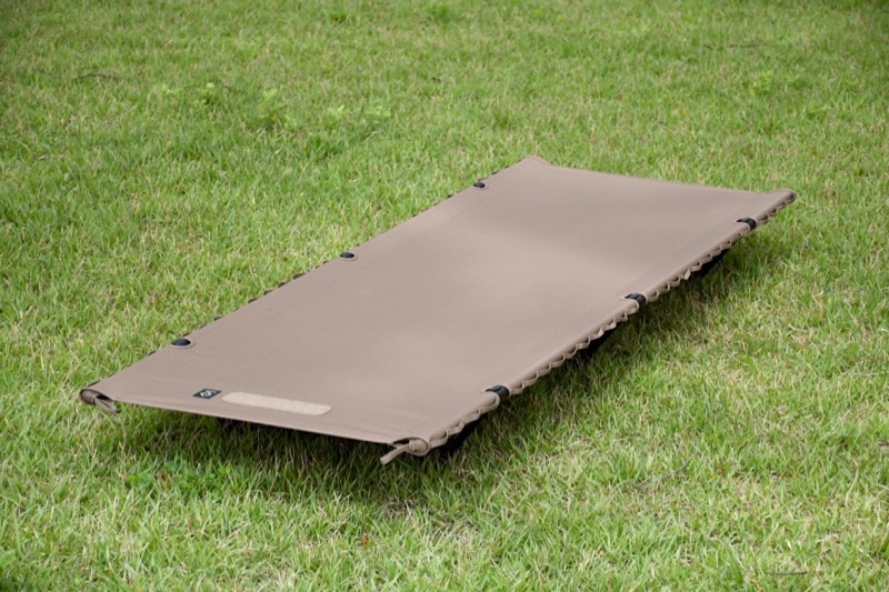 ヘリノックス「タクティカル コット コンバーチブル」がキャンプで最強