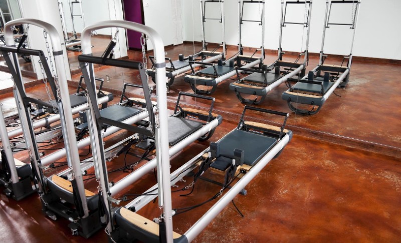 リフォーマーのフットバーの設定方法｜ピラティスのプロが大公開