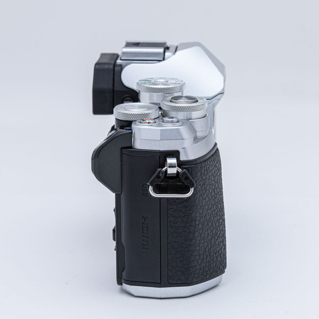 OLYMPUS OM-D E-M10 Mark III シルバー – ねりま中古カメラきつね堂