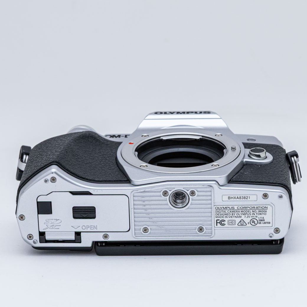 OLYMPUS OM-D E-M10 Mark III シルバー – ねりま中古カメラきつね堂