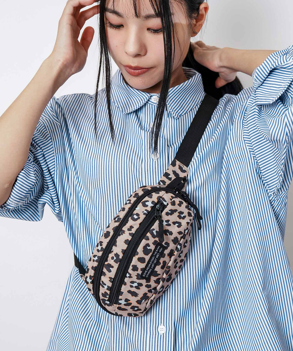 300D ボディバッグ ミニ k376 – KiU公式オンラインショップ