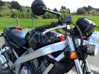 BMWに対応: バイクミラー レトロ 黒 M10 1.5ピッチ BMWに適用