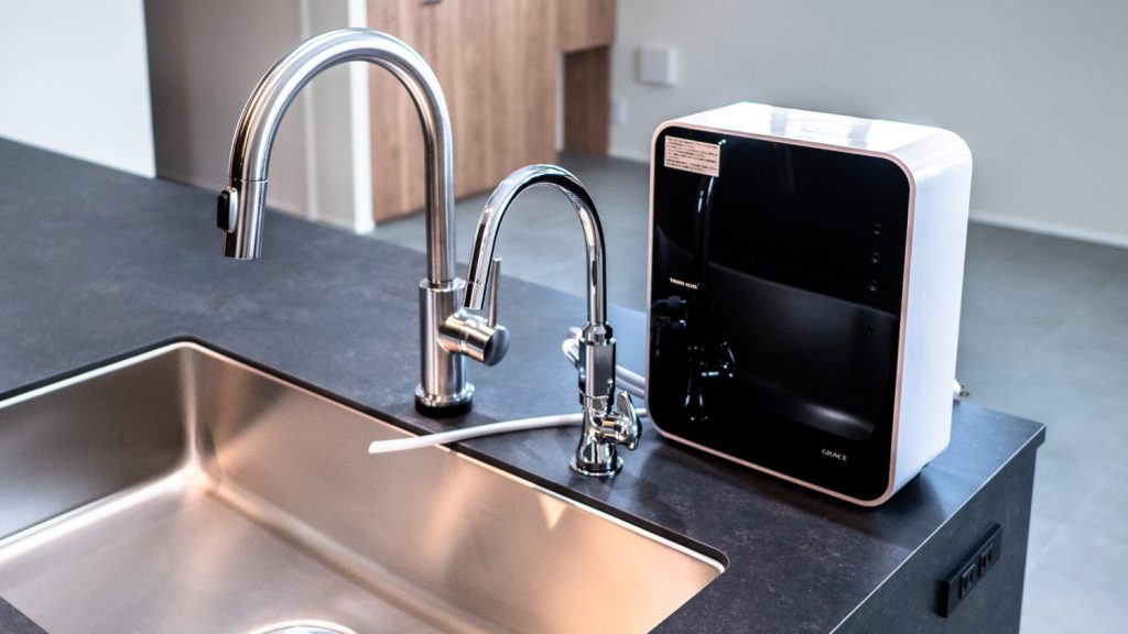 キッチンや水栓と合わせて考えたい！浄水器の種類と選び方 | KOBE