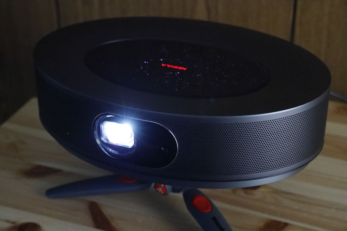 Anker Nebula Cosmos Maxレビュー！本格なのに簡単に使える4K対応