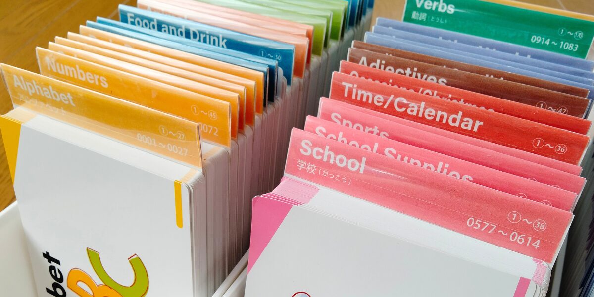 100均のプラスチックケースで ピクチャーカードざっくり収納方法