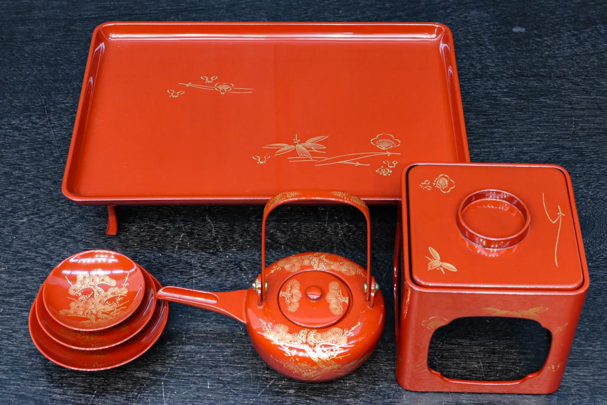 朱漆に黄金色が映える洗練されたお屠蘇セット DC8600 – 古福庵