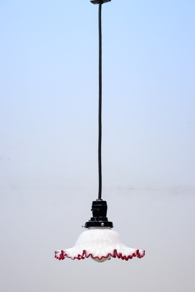 華やかに赤く縁取られたフリルが魅惑的な電笠 DB7958 – 古福庵