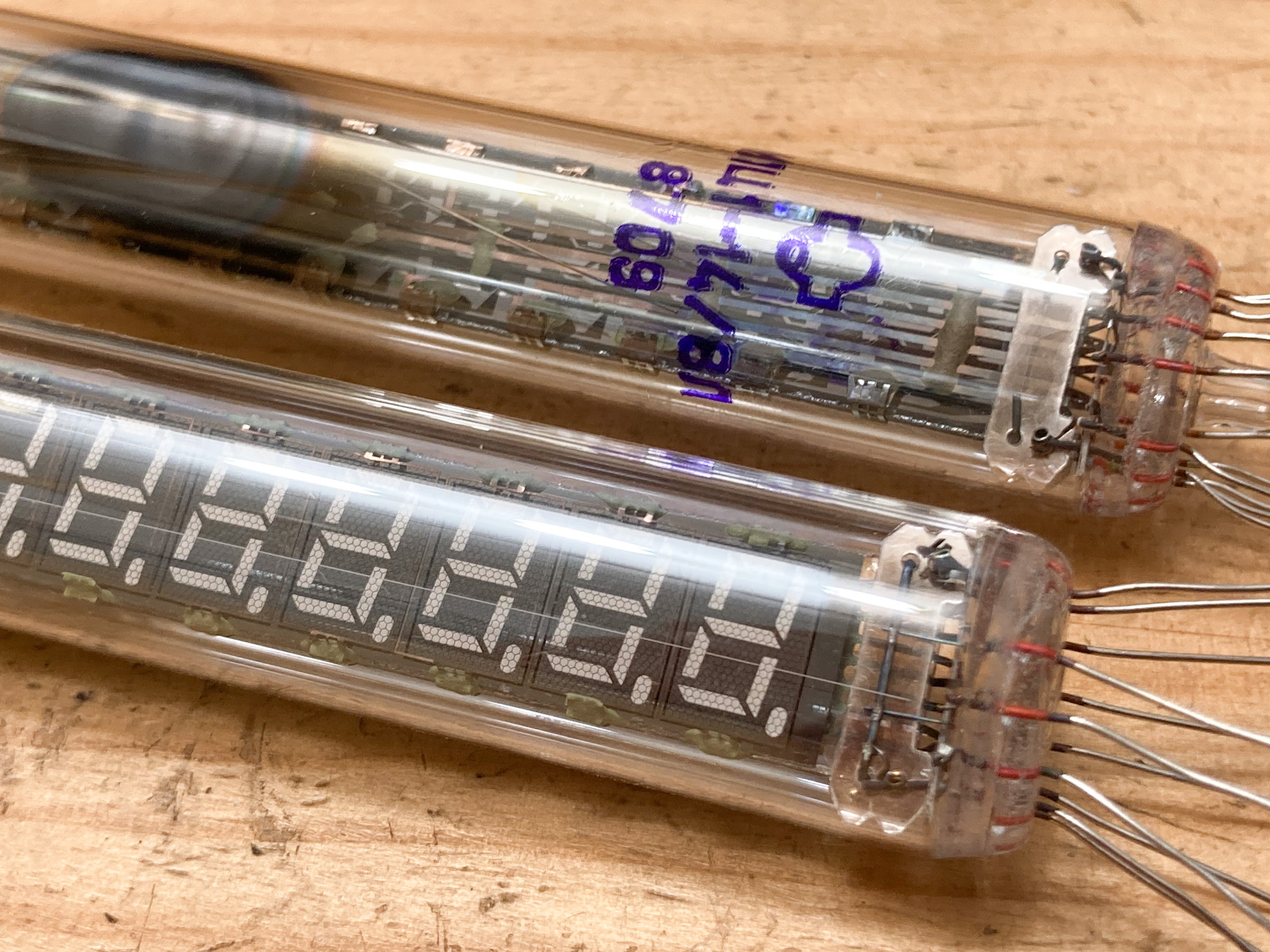 戦禍を逃れたニキシー管とVFD管がウクライナから届きました