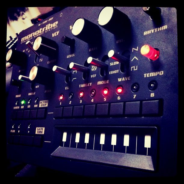 コンパクトなアナログシンセKORG『monotribe』レビュー – こおろぎさんち