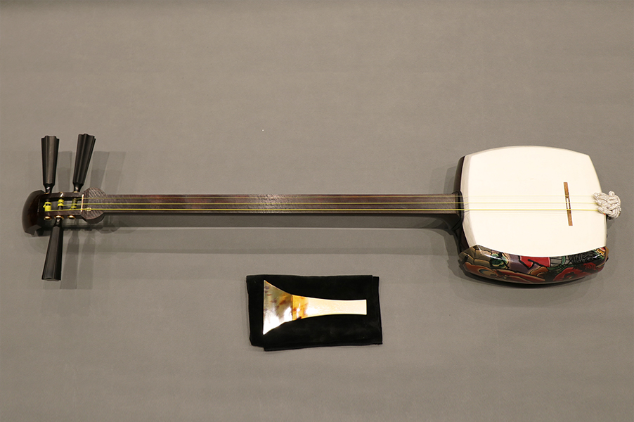 三味線(津軽三味線)の大きい写真 | アジアの楽器図鑑