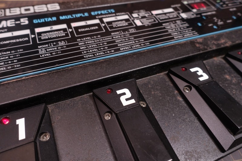BOSS ME-5 GUITAR MULTIPLE EFFECTS（ボタンの反応が悪いです）」: こ