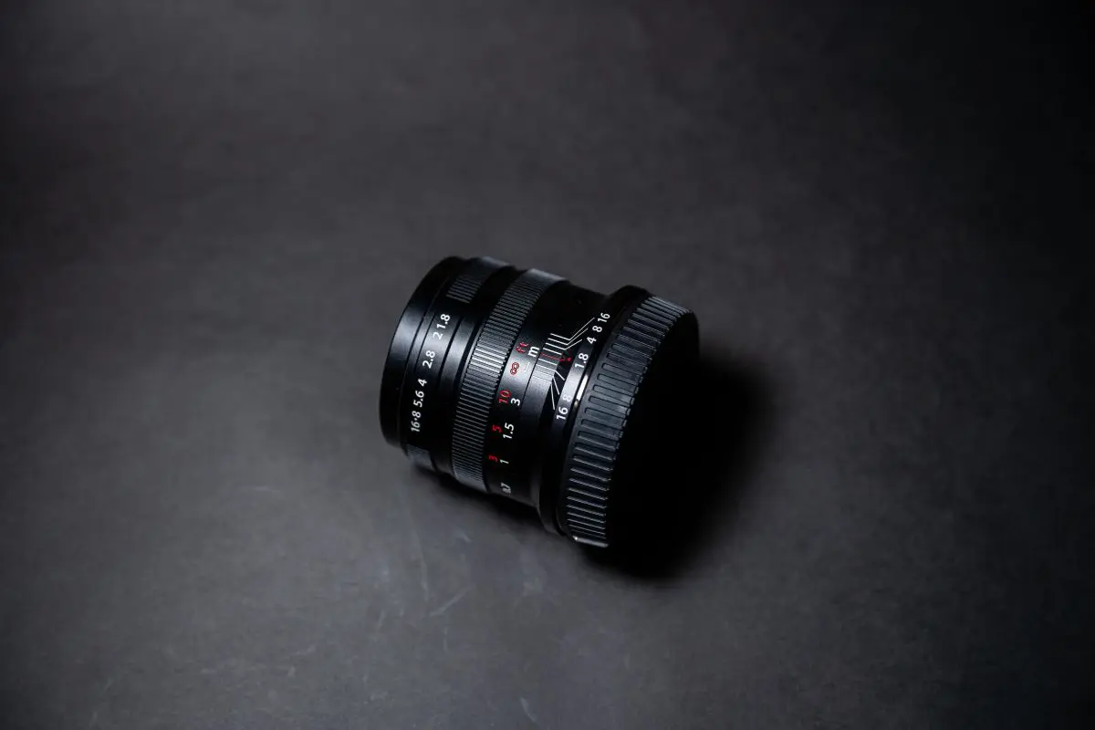 コスパで選ぶ、はじめての単焦点MFレンズ「Brightin Star 55mm F1.8