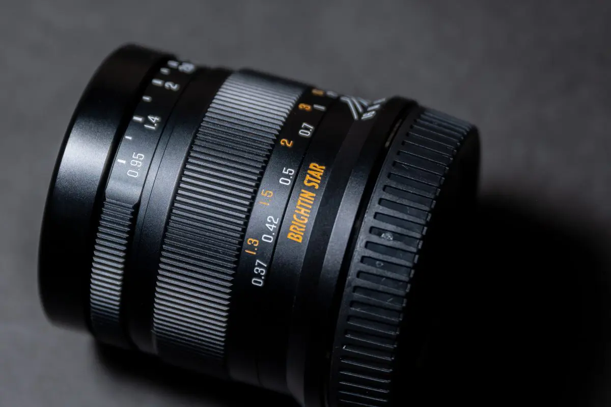 とろけるようなボケ味が特徴の単焦点MFレンズ「Brightin Star 35mm F0