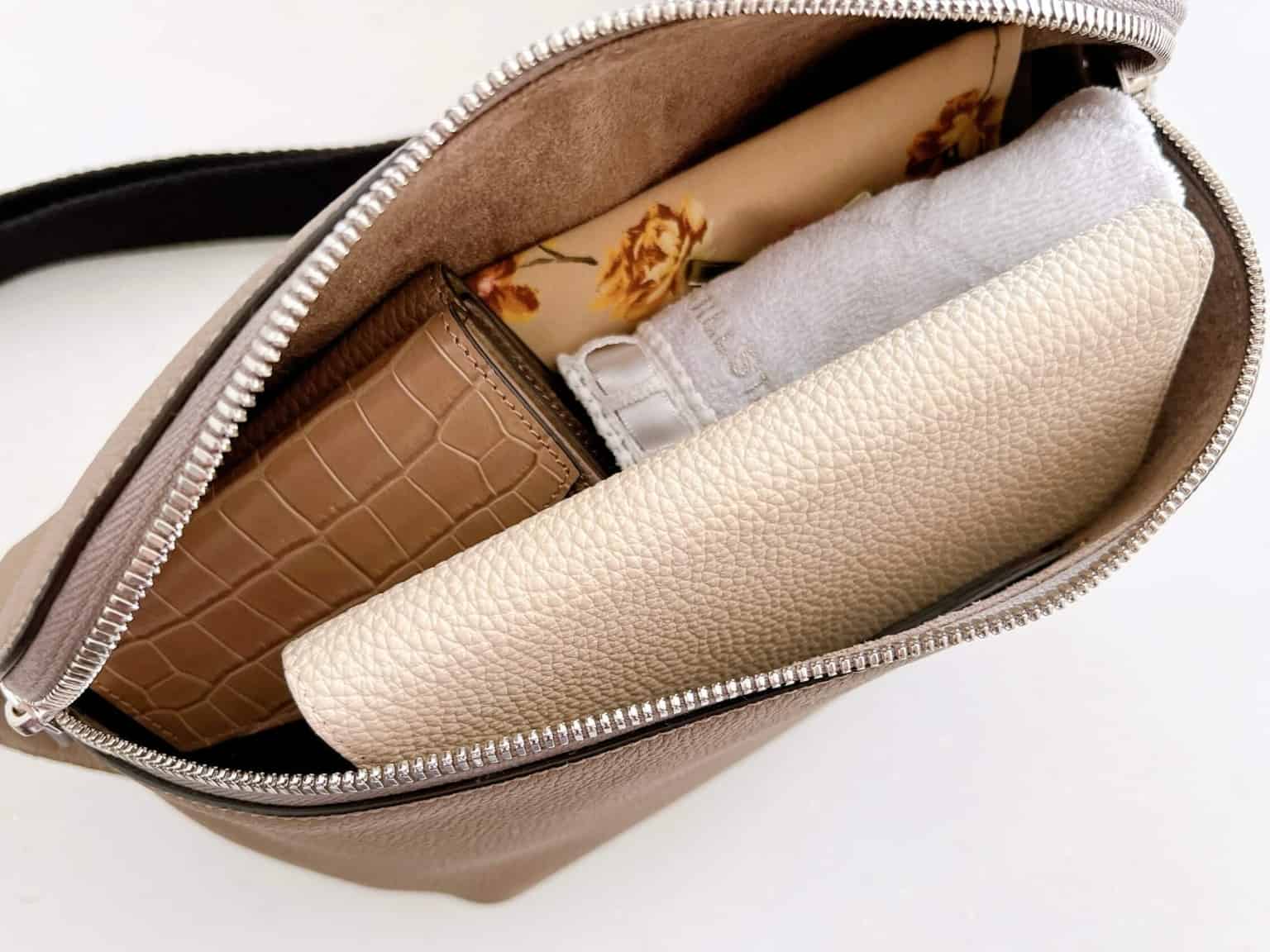 ボナベンチュラのリアム クロスボディバッグ シュリンクレザーを