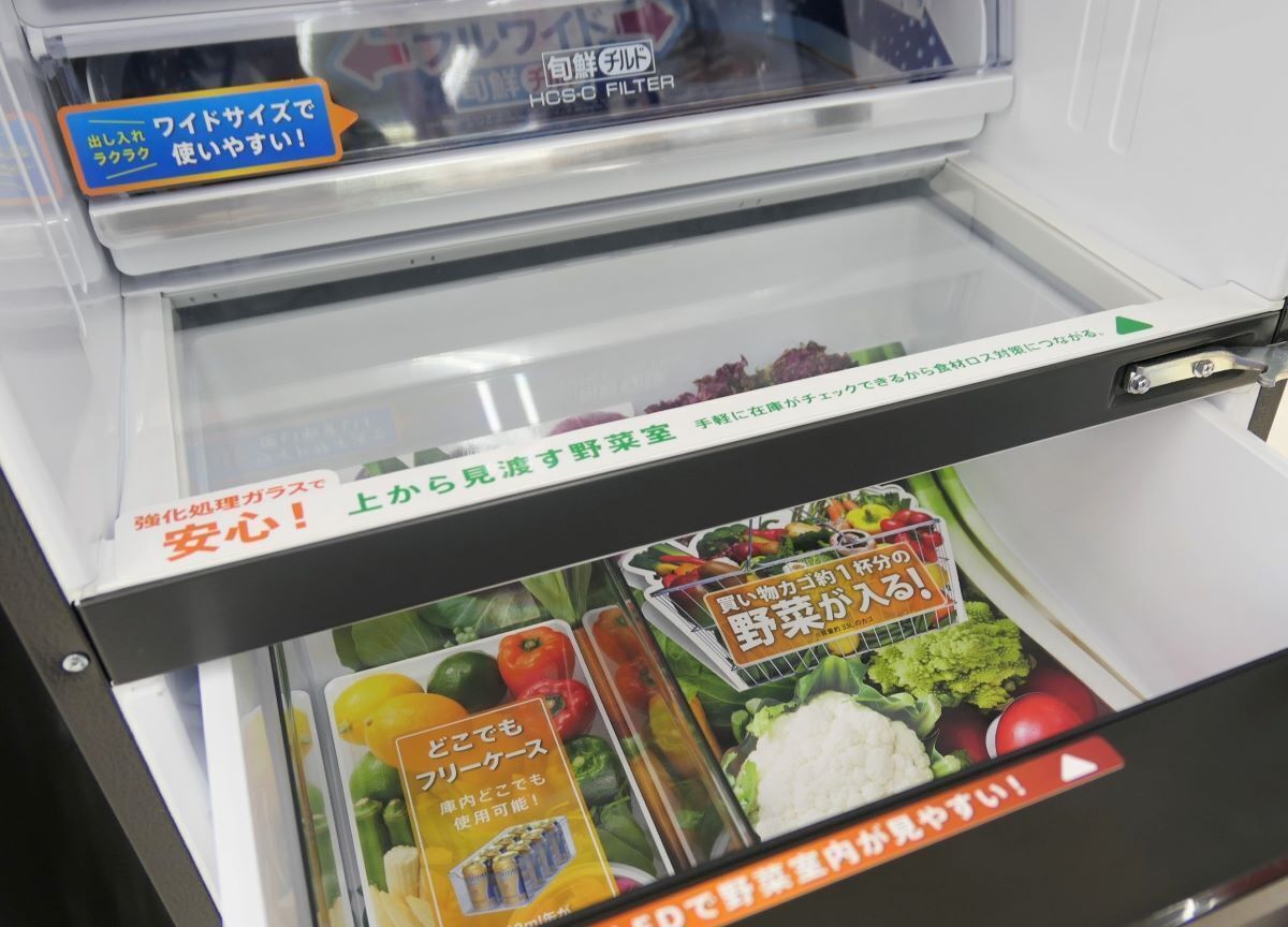 上から野菜室が丸見えで「これはいいね！」 コスパ抜群の冷蔵庫