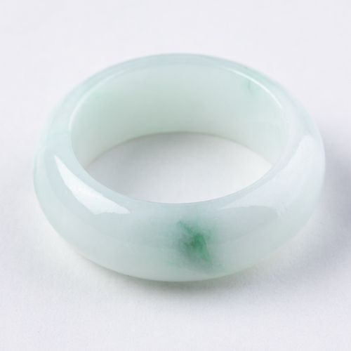 17号・ほんのり緑・透明感抜群・艶美麗】（高品質淡緑色ヒスイ）糸魚川