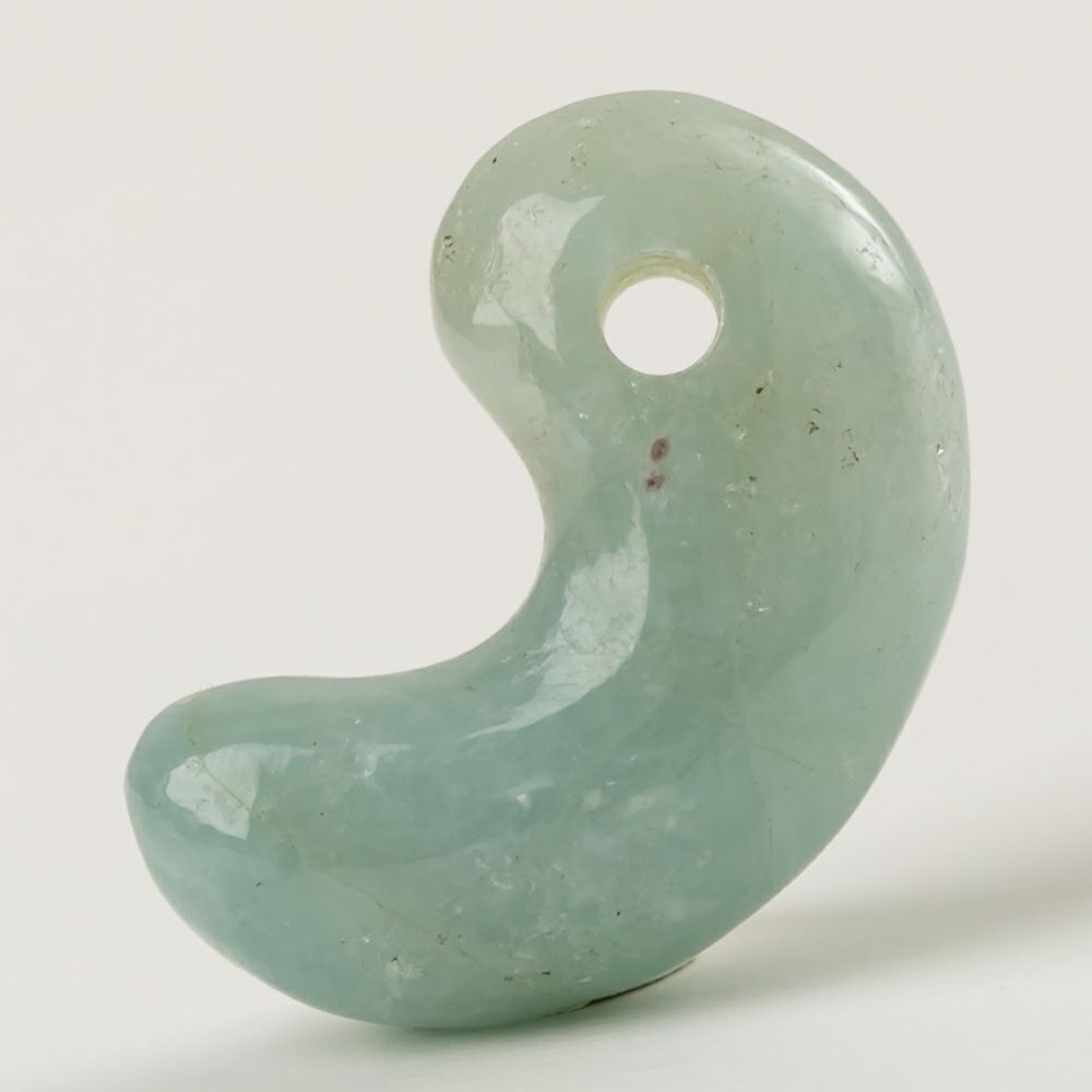 勾玉／青色（入コン沢）ヒスイ | 糸魚川翡翠工房こたき