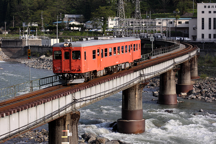KSWeb - 国鉄型車両を訪ねて 13 - 大糸線キハ52形 タラコ単行篇