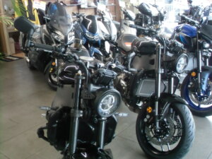 XSR900 純正バーエンドミラーから普通タイプのミラーに交換