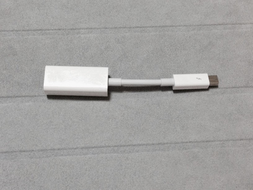 Apple Thunderbolt – FireWireアダプタ経由でFireWireハードディスク