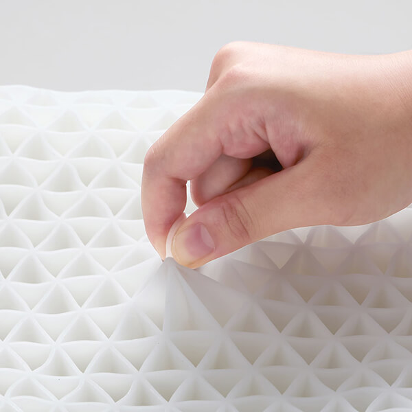 雲のやすらぎプレミアム フィットピロー｜雲の上で寝ているような