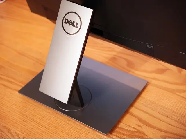 大画面タッチモニターで快適な直感操作＆ディスプレイ縁を白くする小技