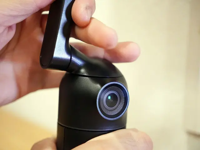 OBSBOT Meレビュー｜自動追跡してくれるスマホスタンド！使い方が