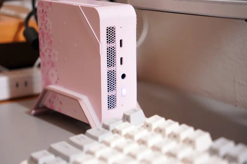 UM773 SE レビュー】一目惚れで思わず衝動買いした桜色のミニPC | ガジェ活