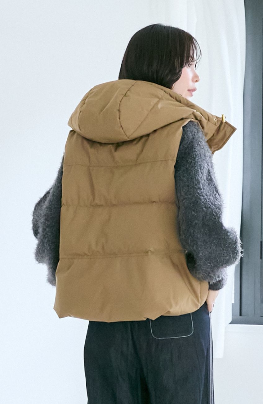 エアリーフードピュアダウンベスト｜FURRY、REYELL公式通販サイト kuih