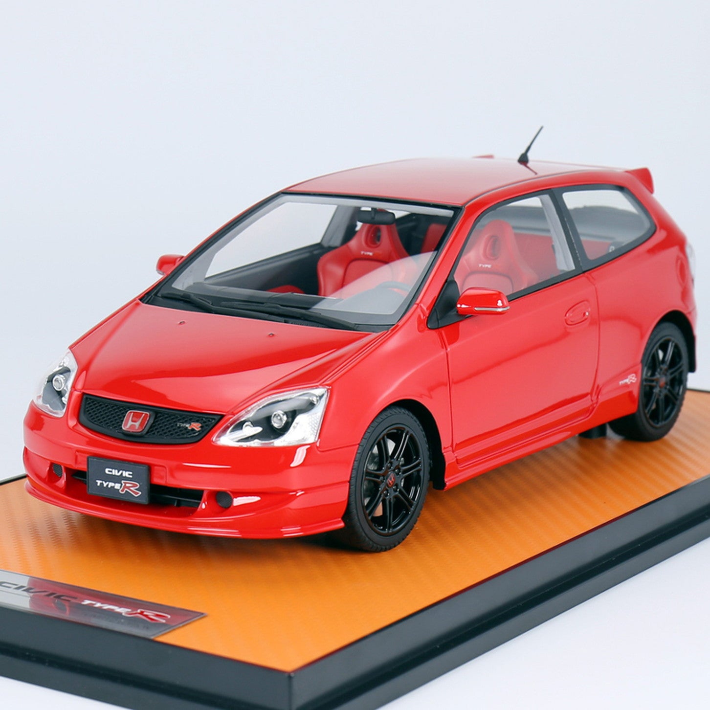 ホンダ・シビック タイプRの1/18レジンカーがリアルすぎる！ 50個限定