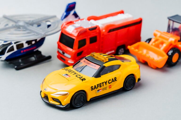 ハッピーセット「トミカ」の第2弾が発売！ GR スープラや消防車などを