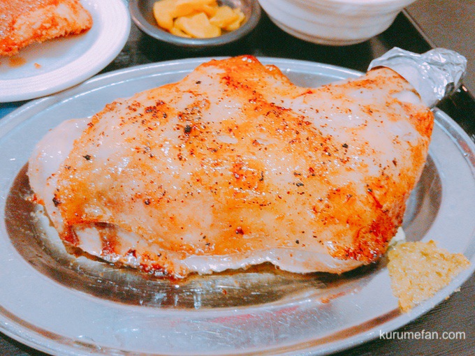 ナイス！はっちゃん」ボリューム満点！骨付鳥に豪快にかぶりつく