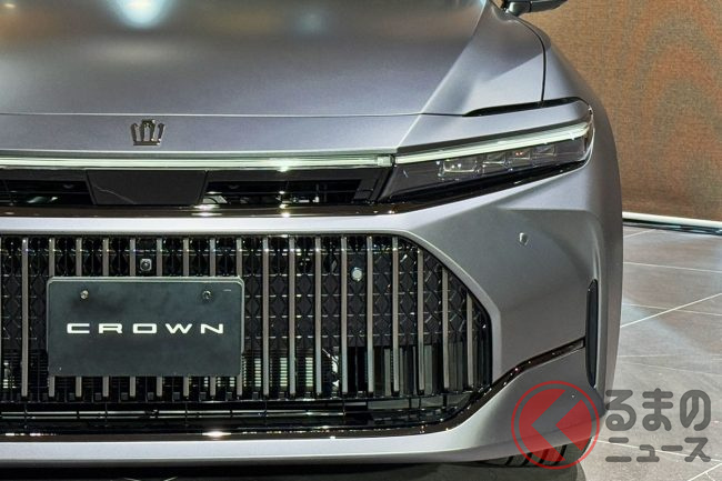 トヨタが斬新「黒いクラウン