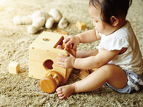 赤ちゃんの宝石箱(箱入り) 山のくじら舎｜木のおもちゃ KURABOKKO