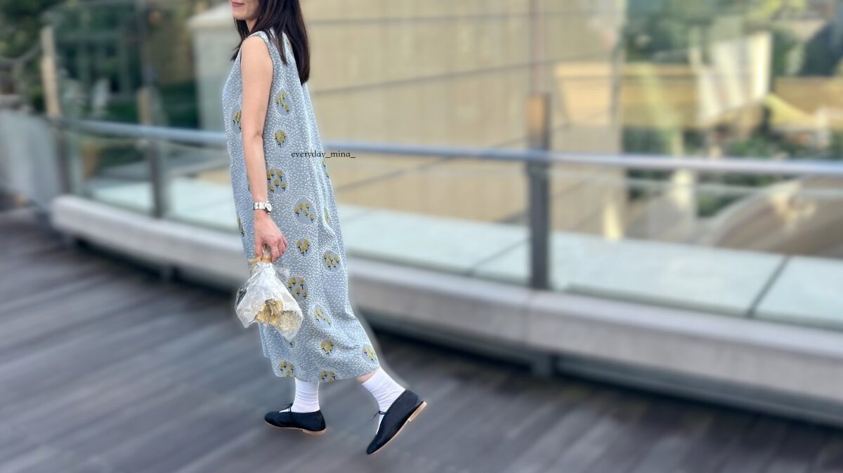 ミナ ペルホネン「ballade」ドレス。雪解けを待ち顔をのぞかせる花の