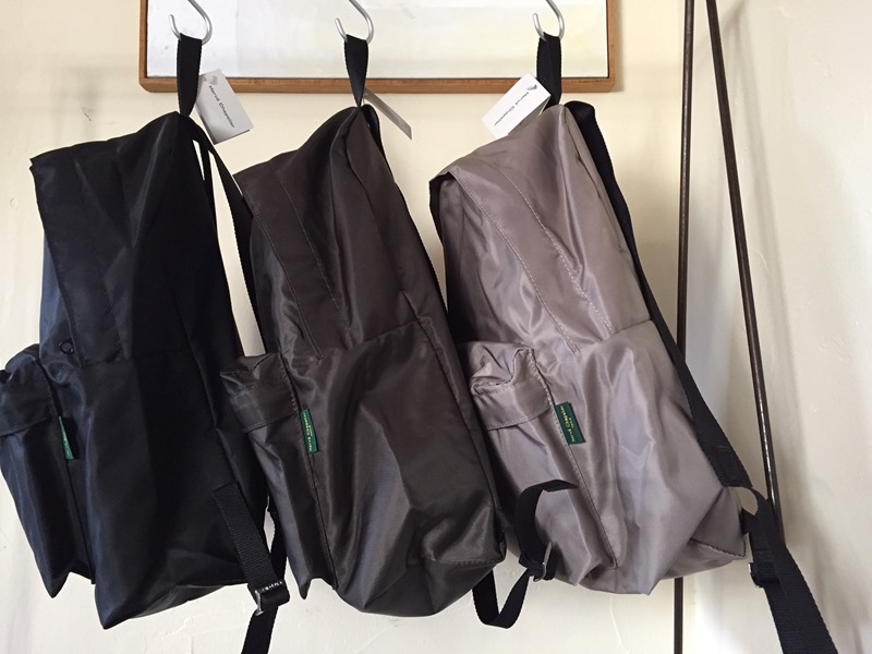 普段着に馴染む「エルベシャプリエ」のフレンチデイパック | 暮らしと