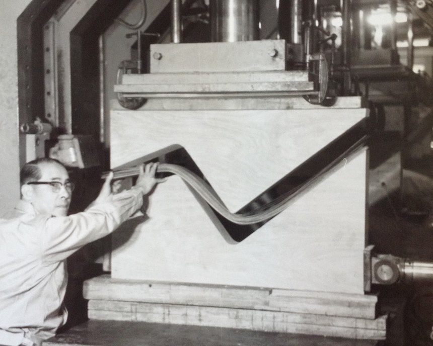 成形合板の“粋”を結集した、驚くほど身体を受け止めてくれる【天童木工