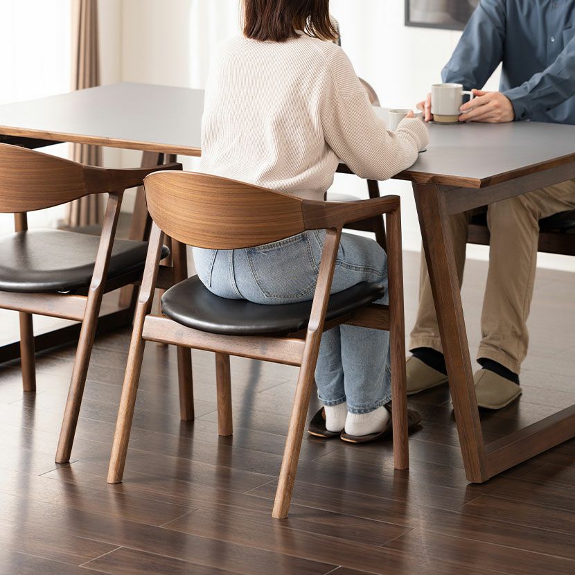 設置無料】木製 ダイニングチェア ミキモク 天然木 肘付き 椅子 合皮