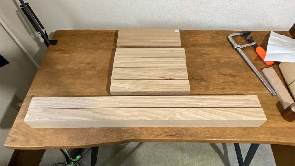 毎日のストレッチが快適になる！無垢材でフォームローラースタンドを