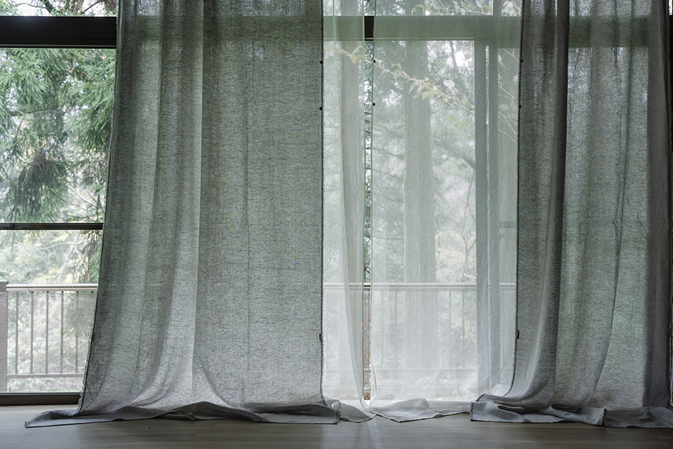 自然素材 カーテン ナグ うすぐもり 麻100% - ナチュラルカーテン