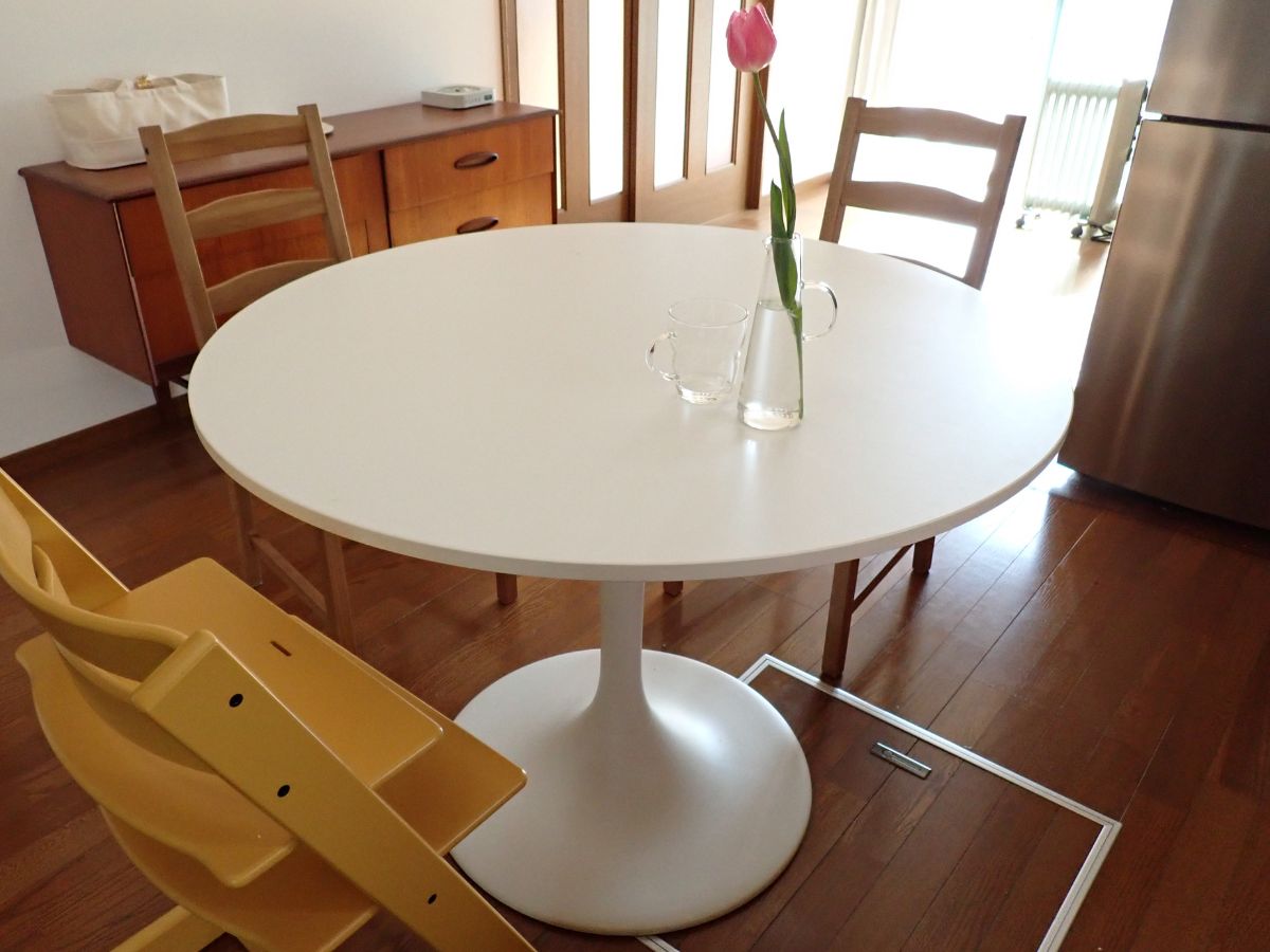 どんな暮らしにもピッタリはまる、IKEAの円形テーブル DOCKSTA