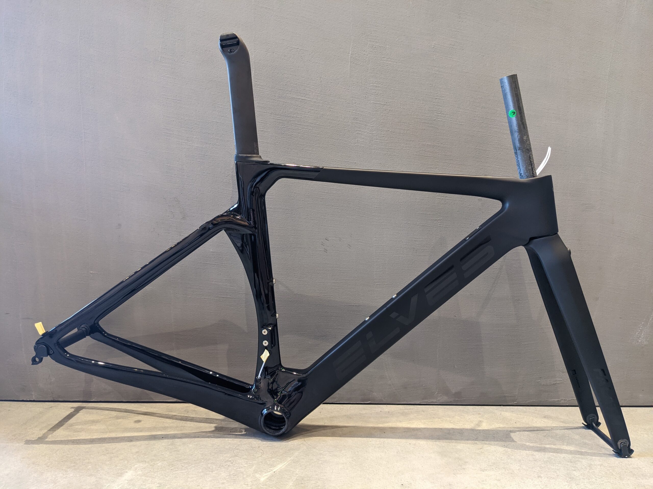 ELVES BIKE FALATH PROを組付け：新興ブランドとショップ対応について