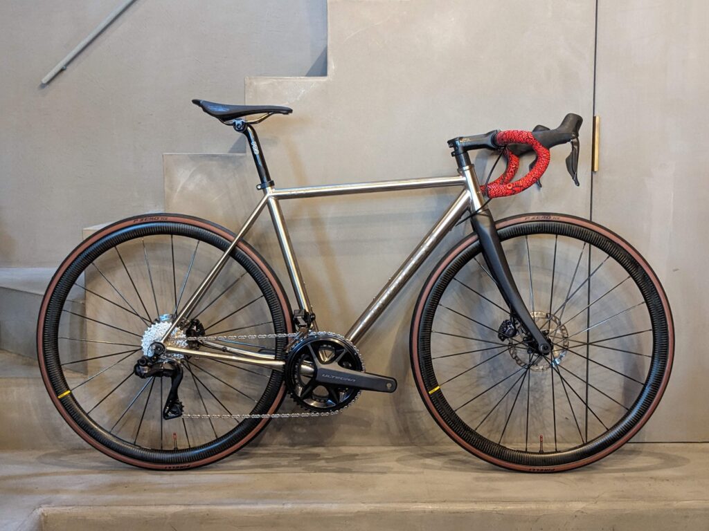 新モデル OnebyESU JFF Ti V2 チタンロードバイク 組み付けしました