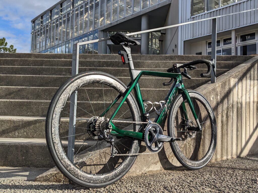 YOELEO ヨーレオ R12 DB カーボンエアロロードバイクの組み付けをしま