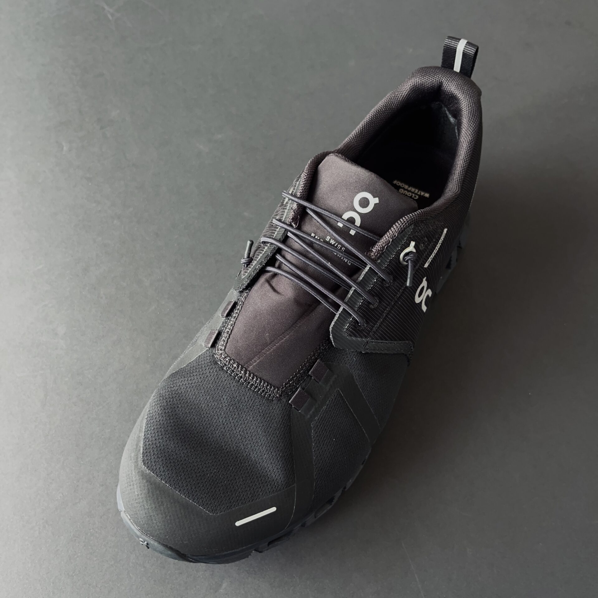 On】Cloud 5 Waterproof レビュー。普段使いしやすい防水ランニング