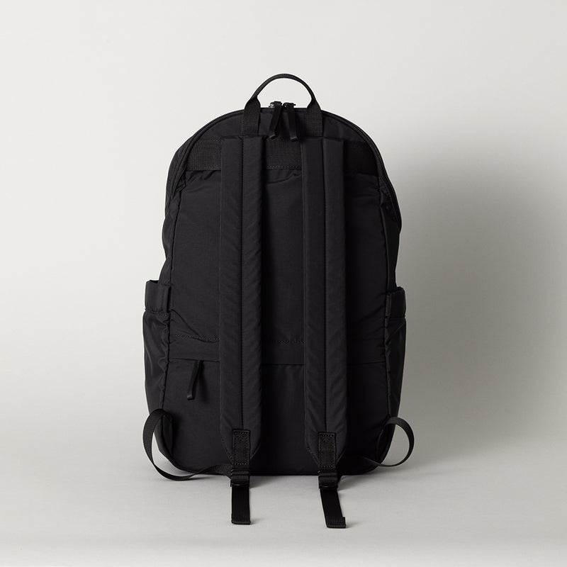 再入荷】軽量 リサイクルナイロン リュック L 日本製 – kuros.style