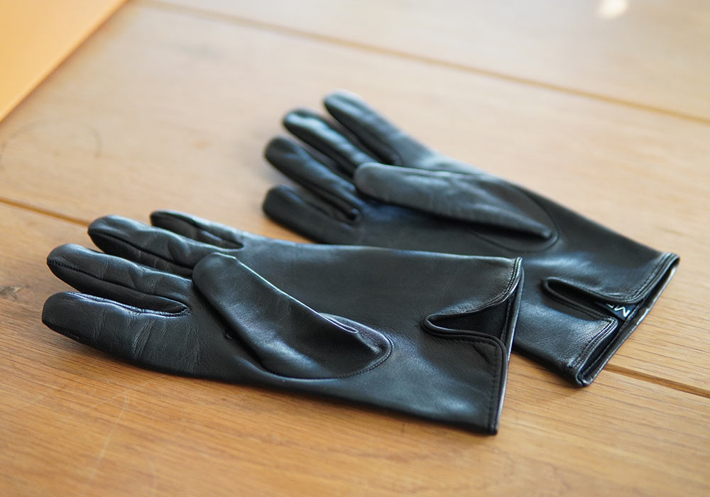スマホ操作非対応だがラムレザー手に馴染む、メローラのメンズ革手袋