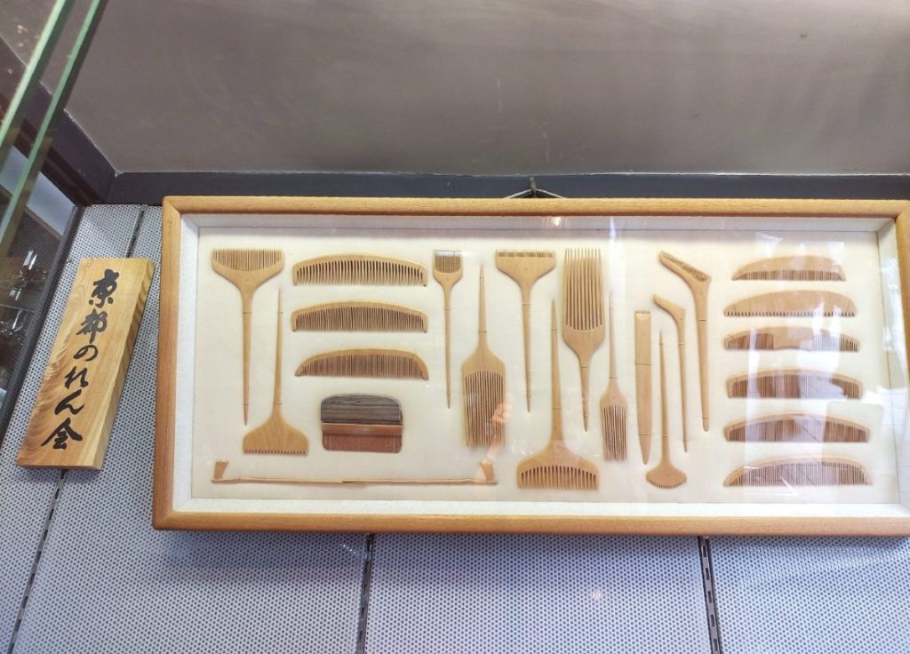 十三や」のつげ櫛で髪も心も滑らかに - リビング京都