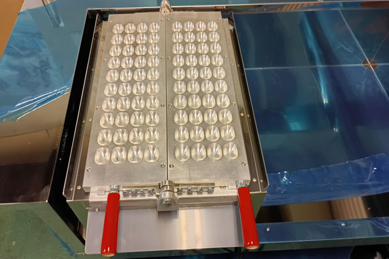 ベビーカステラ機 業務用 電気式 1連 40個焼き用 – ベビーカステラ機や